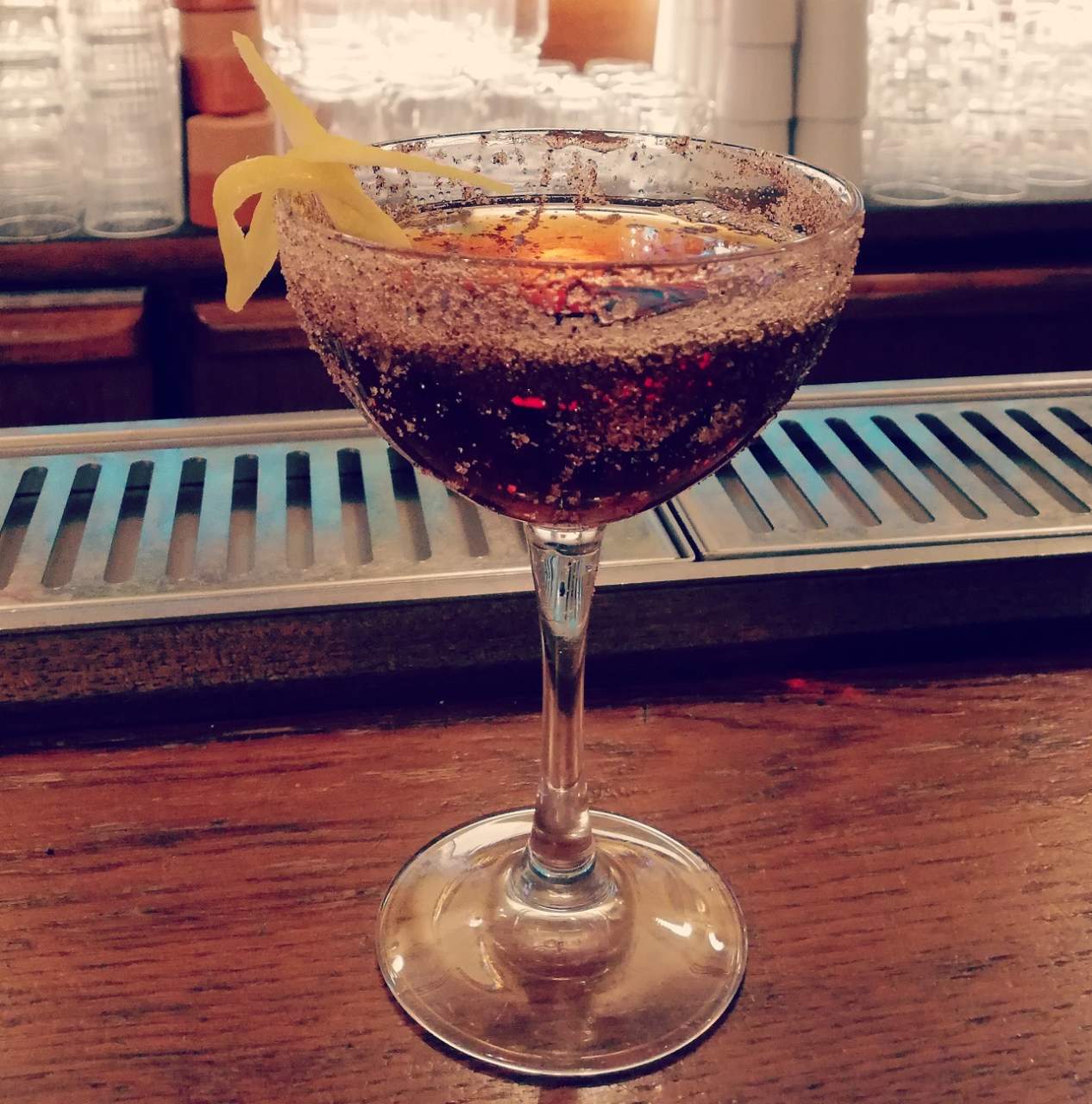 Cocktail con vino e visciole